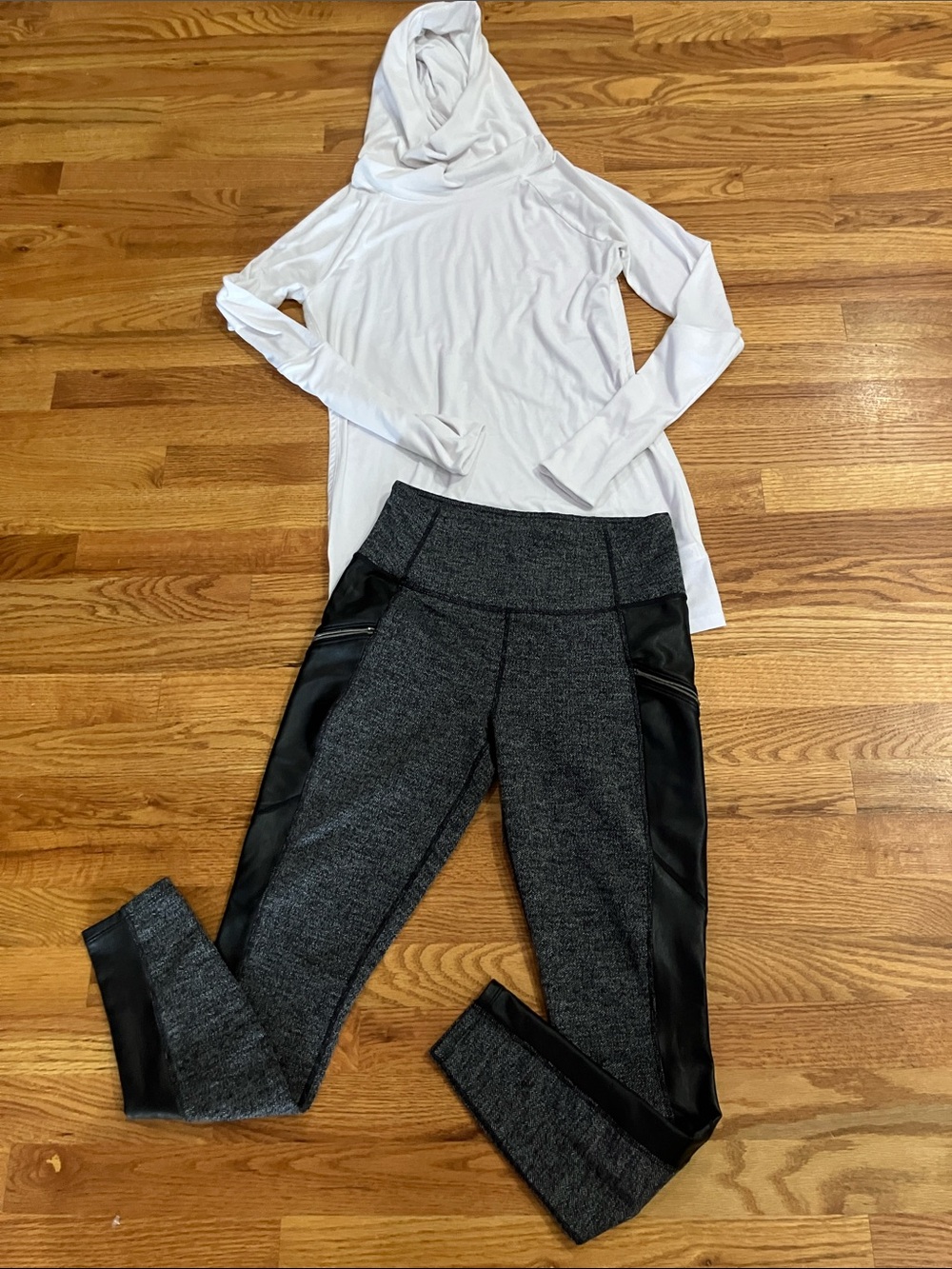 Athleta Charcoal Heather/Black High-Rise Legging and White Tunic Hoodie Sz S GUC